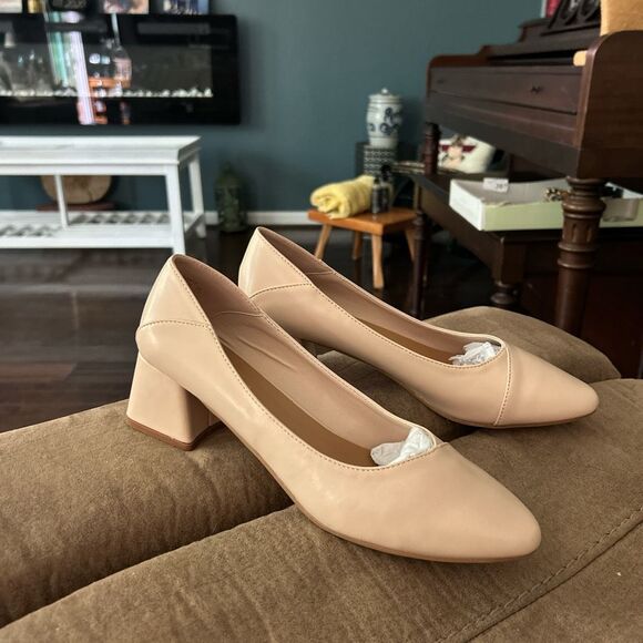 Heez Women's Pumps with Low Chunky Block 2” Heels, Cream. Size 9.5 - Picture 3 of 7